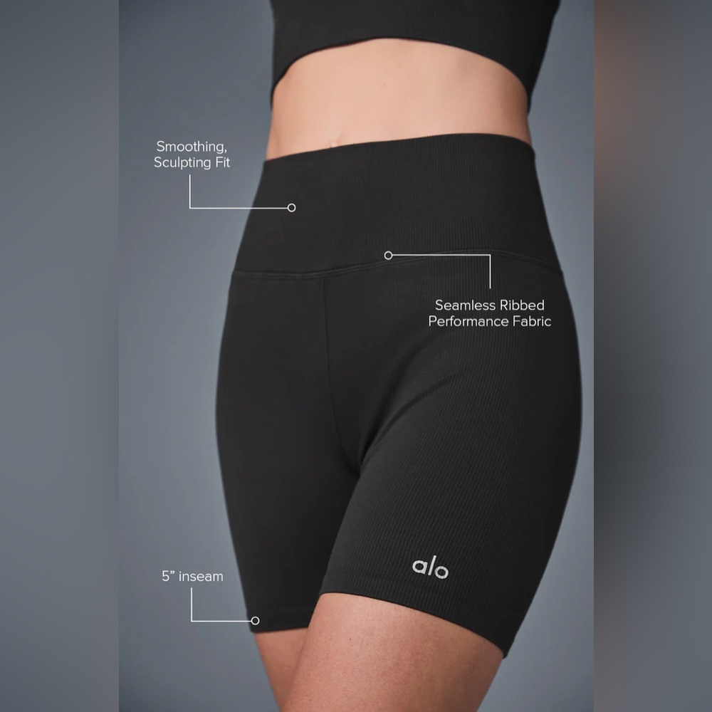 Alo yoga 5” ribbed biker short